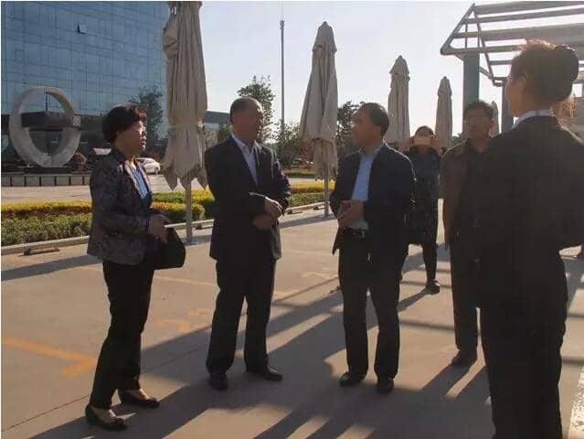 兗州區委黨校常務(wù)副校長(cháng)黨委書(shū)記周廣珍