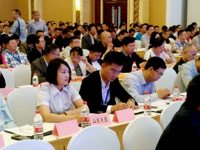 天意機械熱烈祝賀全國墻材革新工作委員會(huì )2017年會(huì )隆重召開(kāi)