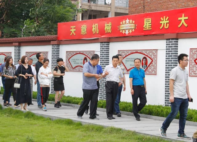 中國混凝土與水泥制品協(xié)會(huì )墻板分會(huì )2017年度會(huì )議和裝配式建筑應用會(huì )議在兗州召開(kāi)