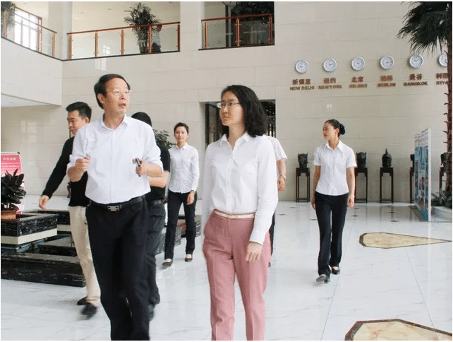 團省委副書(shū)記李夢(mèng)遙蒞臨天意機械參觀(guān)調研