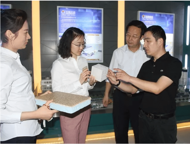 團省委副書(shū)記李夢(mèng)遙蒞臨天意機械參觀(guān)調研