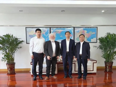 王營(yíng)區長(cháng)與天意機械合作伙伴海德先生會(huì )談