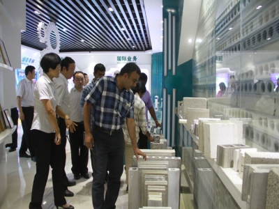 亞洲國家行業(yè)商協(xié)會(huì )領(lǐng)導到天意機械洽談合作!