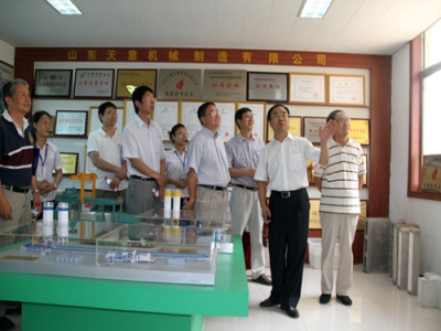 2012.7.28日山東天意兩項科技成果鑒定順利通過(guò)，北京領(lǐng)導專(zhuān)家，到我公司參觀(guān)指導