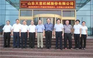 清華大學(xué)建筑設計研究院副院長(cháng)、研究員侯建群蒞臨