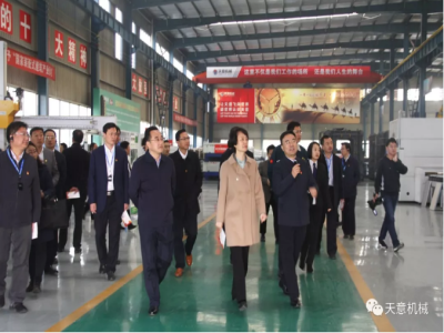 濟寧市委常委、組織部部長(cháng)孔凡萍帶領(lǐng)全市“兩新”組織黨建工作現場(chǎng)觀(guān)摩團蒞臨天意機械調研指導