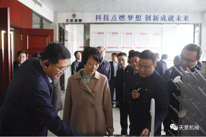 濟寧市委常委、組織部部長(cháng)孔凡萍帶領(lǐng)全市“兩新”組織黨建工作現場(chǎng)觀(guān)摩團蒞臨天意機械調研指導
