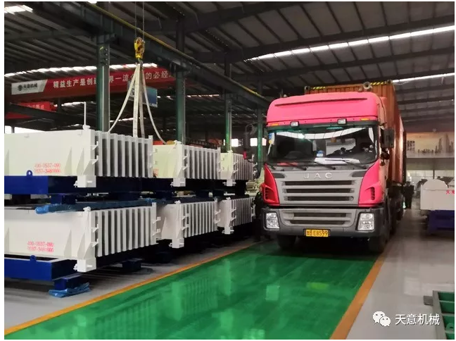 天意機械為柬埔寨客戶(hù)加工生產(chǎn)年產(chǎn)80萬(wàn)平方輕質(zhì)墻板生產(chǎn)線(xiàn)成功裝車(chē)啟運！