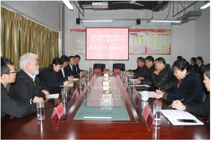 山東天意機械股份有限公司與濟寧市工業(yè)技師學(xué)院達成校企合作 山東天意機械股份有限公司與濟寧市工業(yè)技師學(xué)院達成校企合作