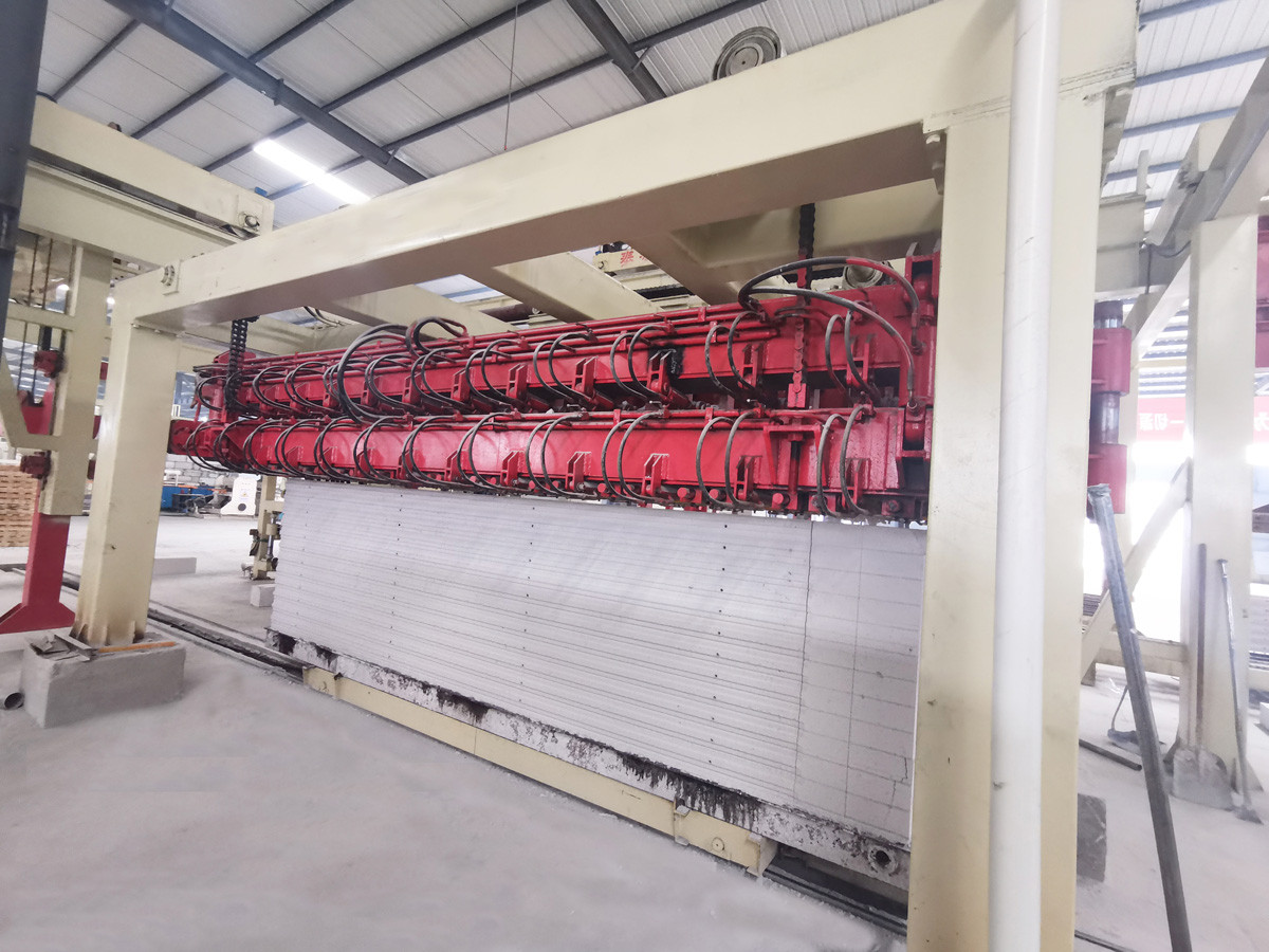 加氣混凝土板材生產(chǎn)線(xiàn)?設備特點(diǎn)