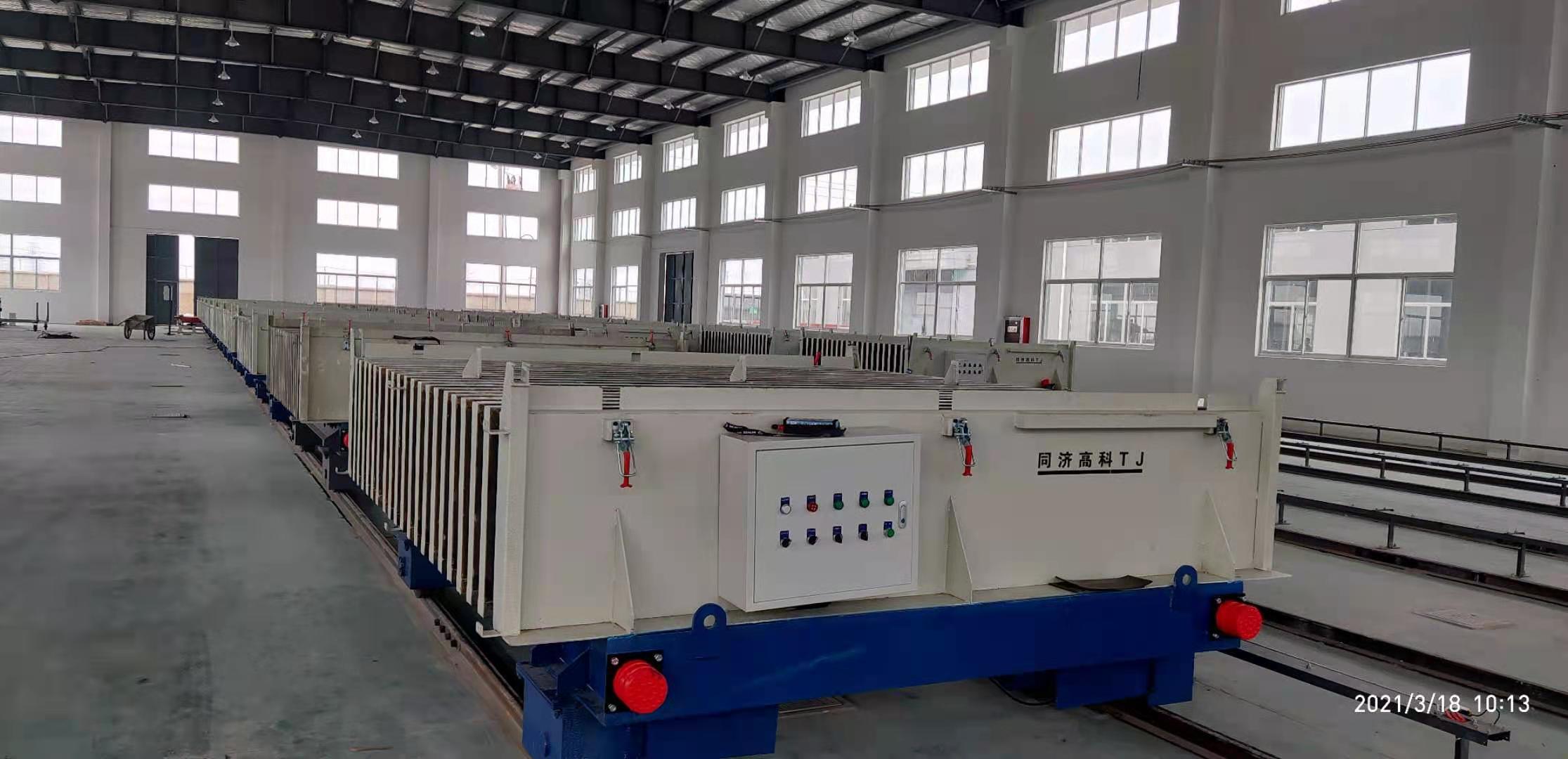 多功能隔墻板機具有以下特點(diǎn)