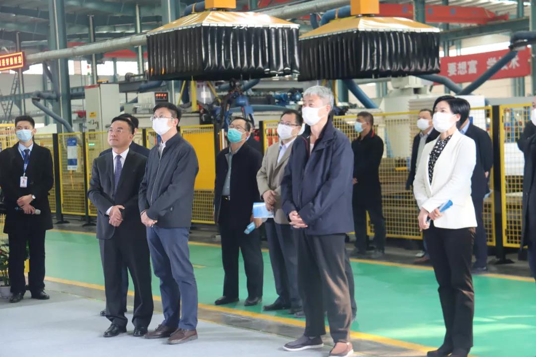 數據驅動(dòng) 智慧賦能丨全區重點(diǎn)項目現場(chǎng)觀(guān)摩團蒞臨天意機械觀(guān)摩指導